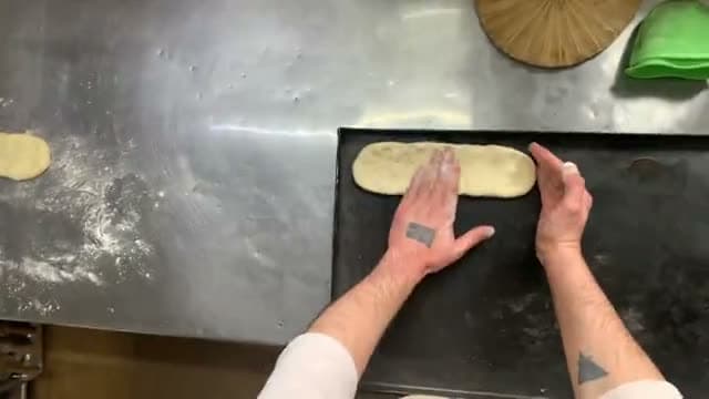 Estirando la masa — Panadería